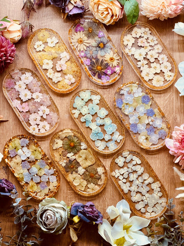 Resin jewelry bowls with gold and flowers