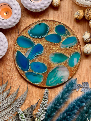 Tablett aus Resin in Blau und goldenen Details und echten Achat Scheiben