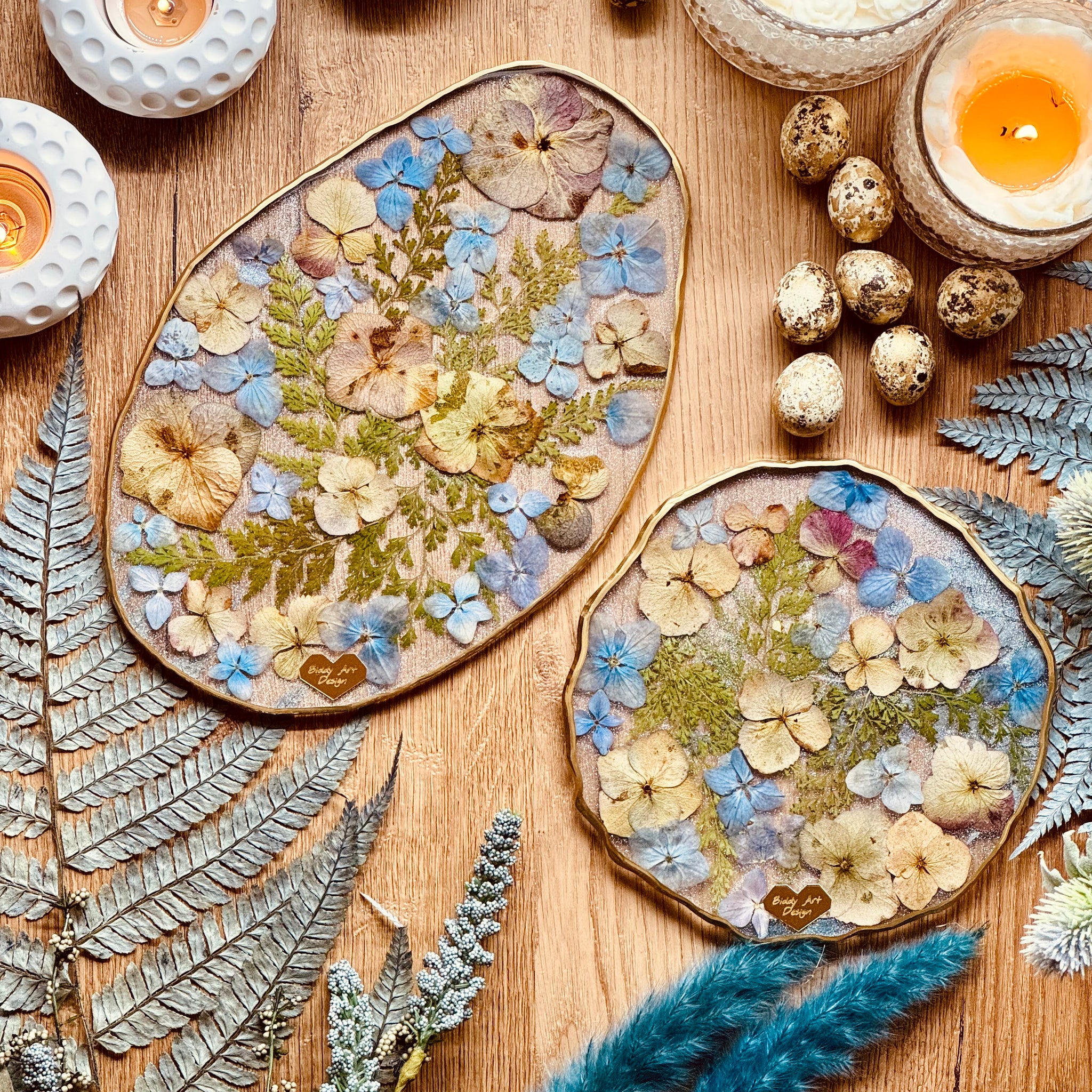 Tablett aus Resin mit Hortensien und goldenen Details