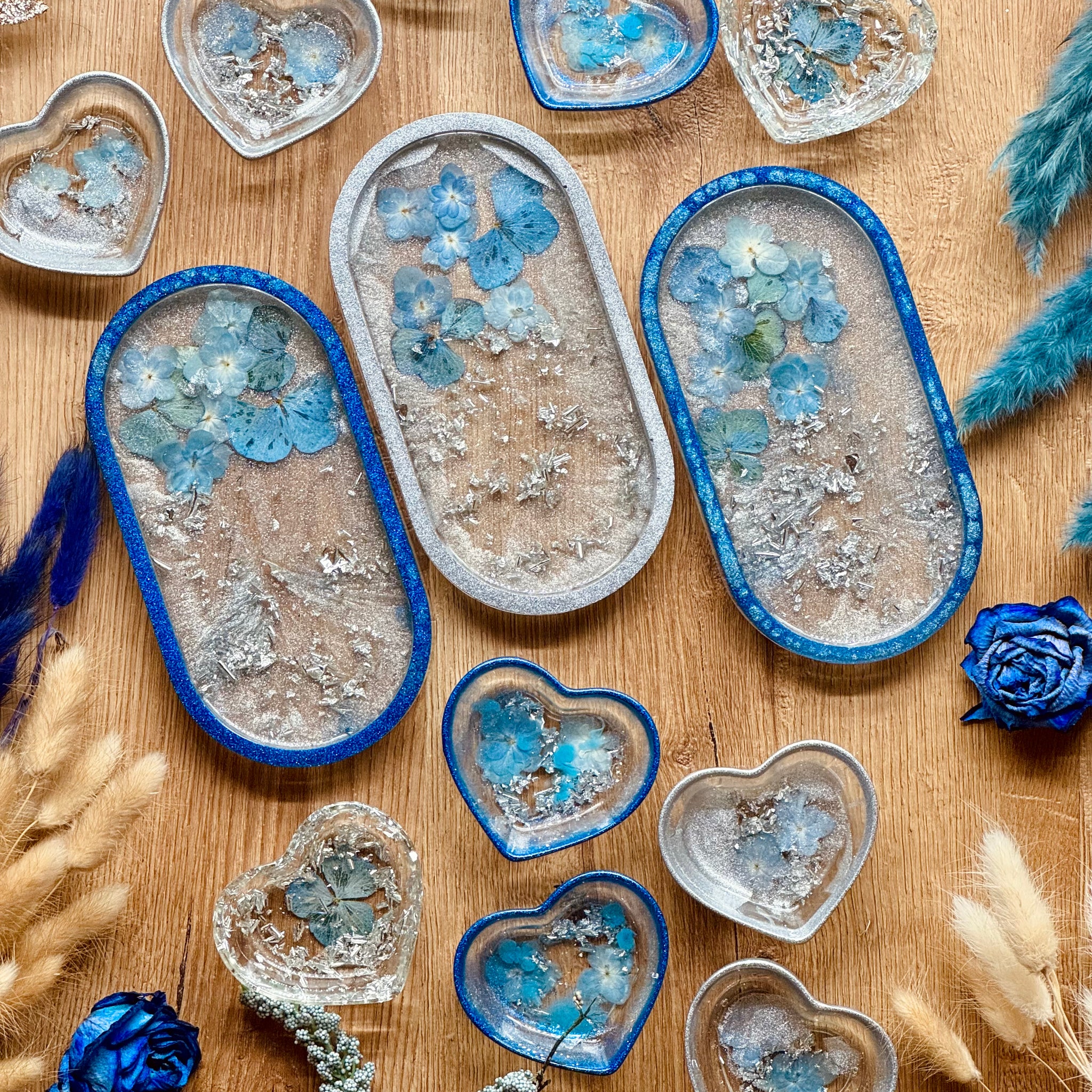 Resin jewelery bowls in blue with silver and flowers