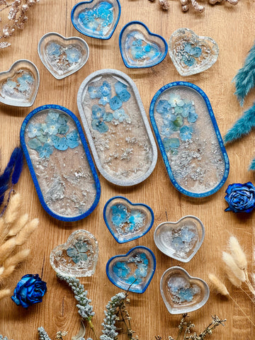 Resin jewelery bowls in blue with silver and flowers