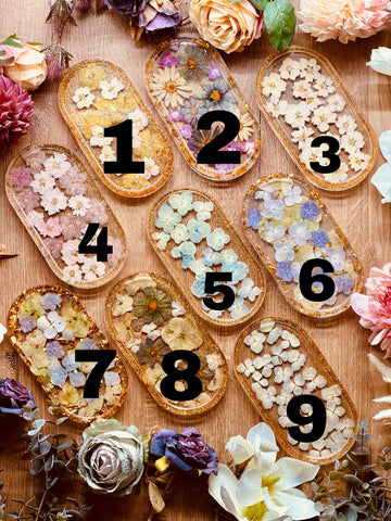 Resin jewelry bowls with gold and flowers