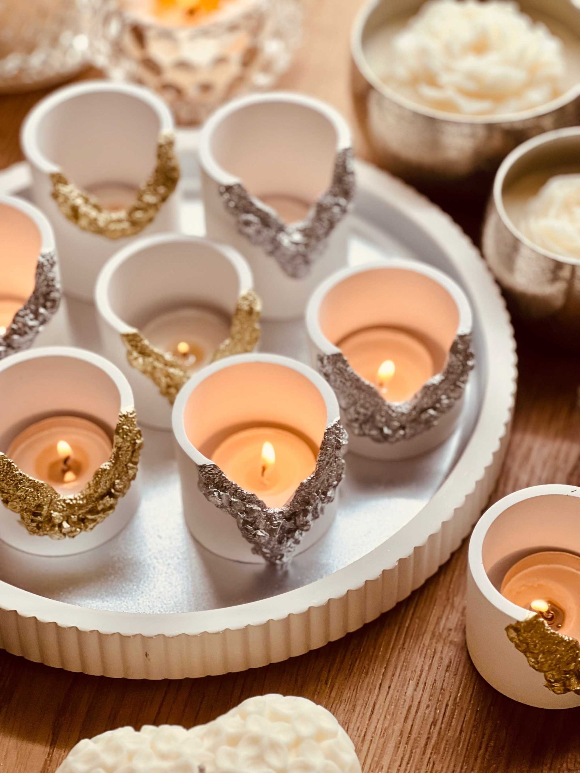 Handcrafted Gießkeramik tealight holders with gold and silver accents, elegant home accessory.