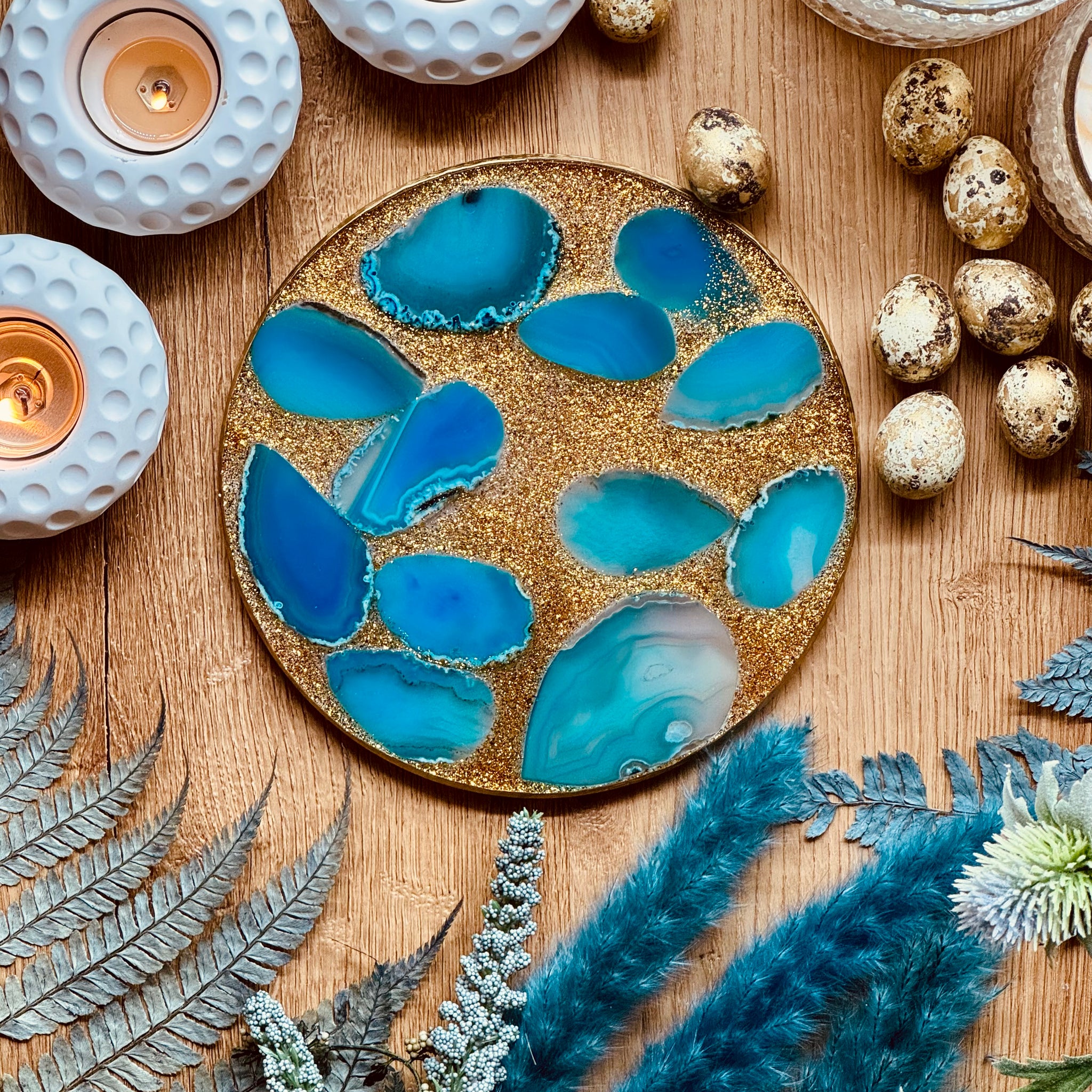 Tablett aus Resin in Blau und goldenen Details und echten Achat Scheiben