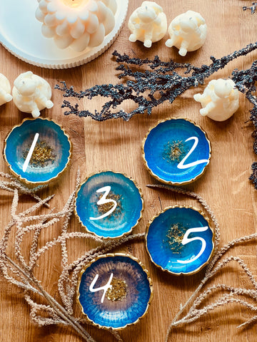 Resin jewelery bowls in blue, turquoise and green with gold