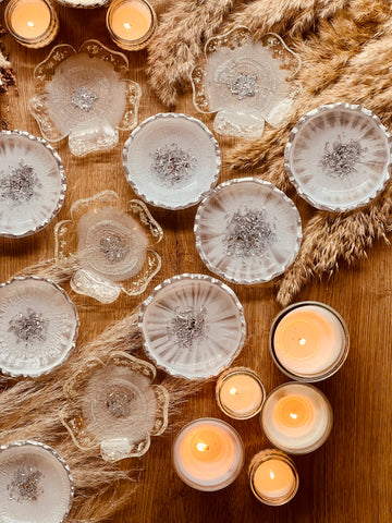 Jewelry bowls made of resin in white with silver