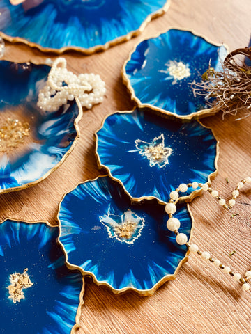 4 Untersetzer aus Resin in Blau mit Gold