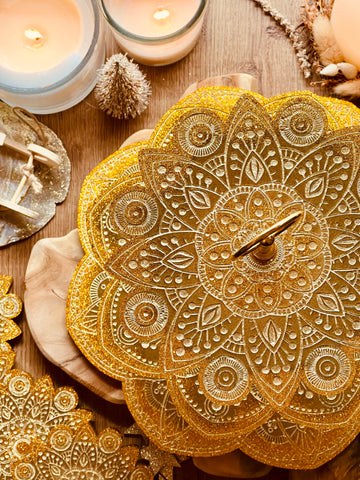 Mandala cake stand and 4 coasters made of resin in gold