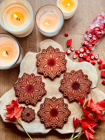 4 wintery resin coasters in red with gold