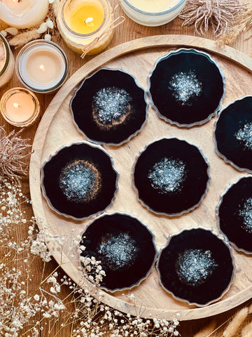 8 coasters made of resin in black with silver