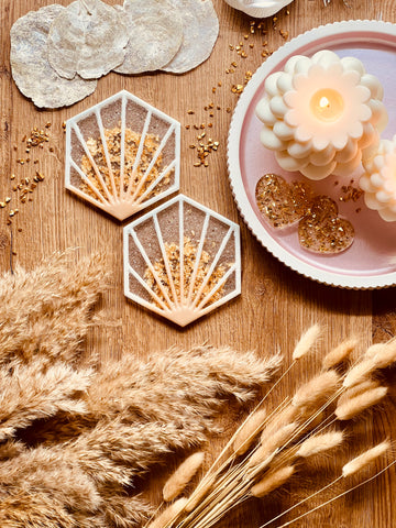 2 coasters made of resin in white with gold